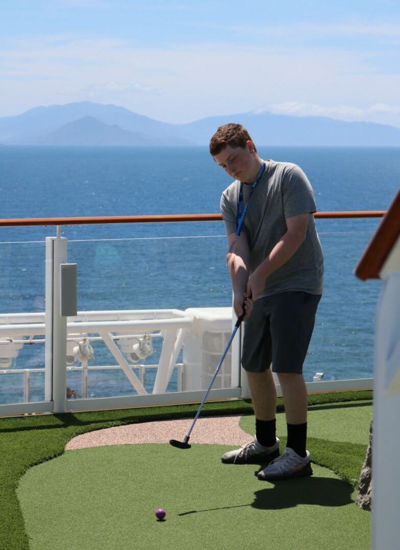 Norwegian-Bliss-Cruise-Miniature-Golf-Kids-Are-A-Trip