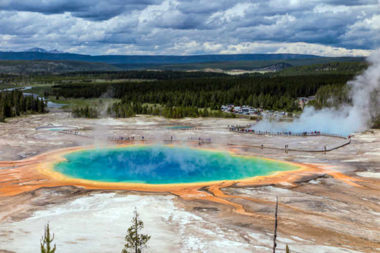 YELLOWSTONE-NATIONAL-PARK-for-Families-Kids-Are-A-Trip